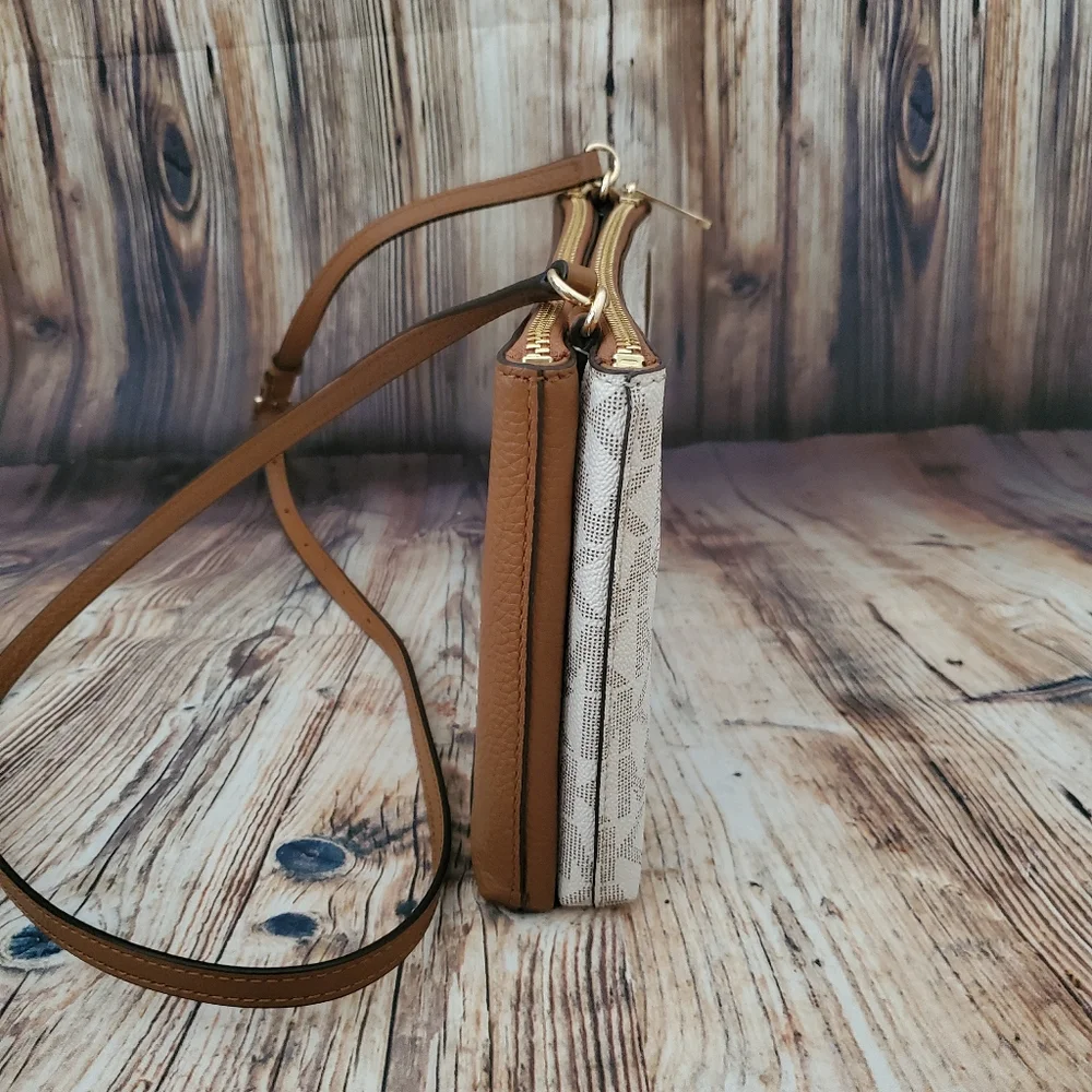 Michael Kors Jet Set Travel DBL Gusset Crossbody - Picture 5 of 14